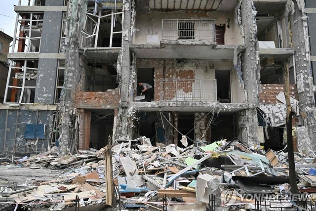 러시아 드론 공격 받은 우크라 건물