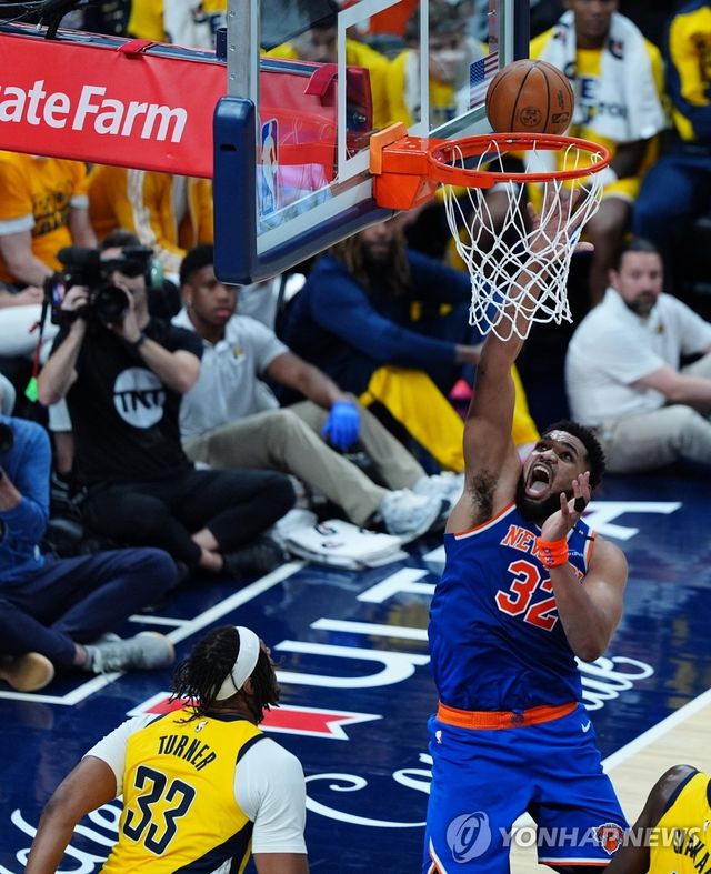 득점하는 타운스