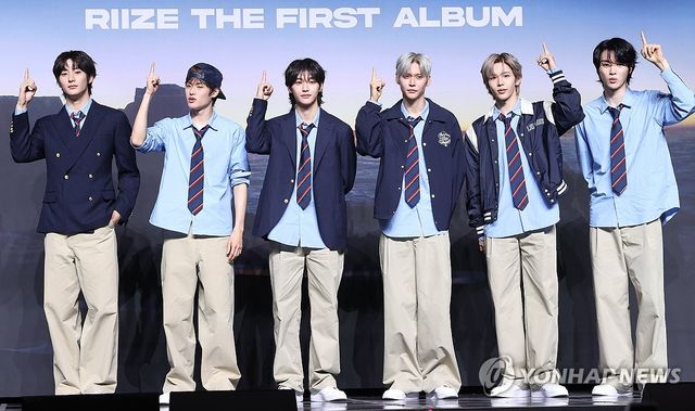 파이팅 외치는 라이즈