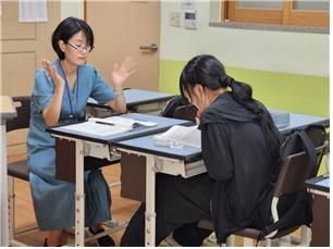 중국어 이중언어 강사와 수업하는 모습. [서울시교육청 제공. 재판매 및 DB 금지]