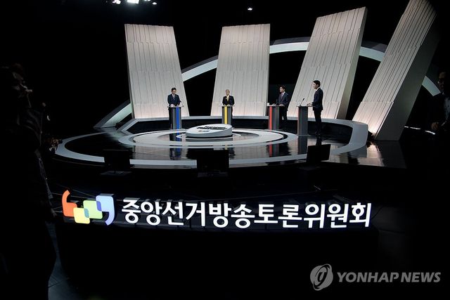 정치 분야 TV 토론회 준비하는 대선 후보들