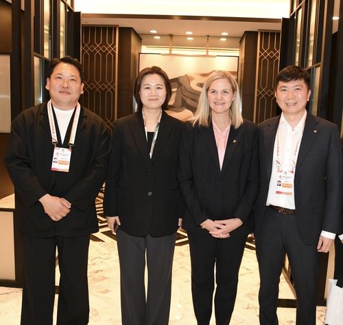 박주희 ISF 이사장, 코번트리 IOC 위원장 당선인, 유승민 체육회장(왼쪽 2번째부터)