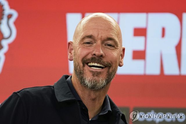 레버쿠젠의 사령탑으로 선임된 에릭 텐하흐 감독