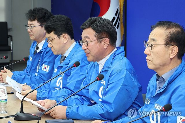 발언하는 윤호중 선대위총괄본부장