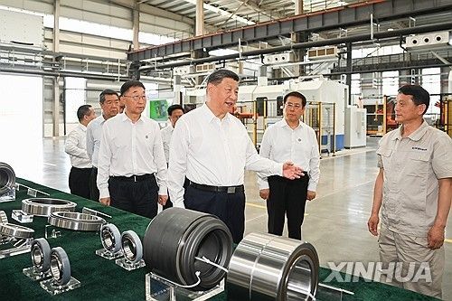 지난 19일 중국 허난성 베어링 공장 시찰한 시진핑 중국 국가 주석