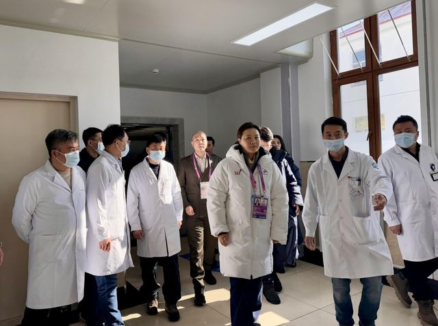 하얼빈 동계아시안게임 OCA 의무반도핑 부위원장 때의 박주희 이사장(중앙)