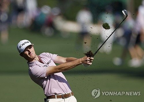 잴러토리스의 웨지 샷.