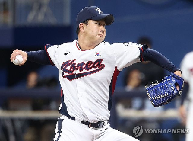 역투하는 유영찬