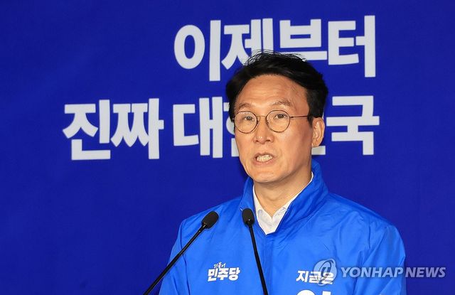 기자간담회 하는 김민석 상임공동선대위원장