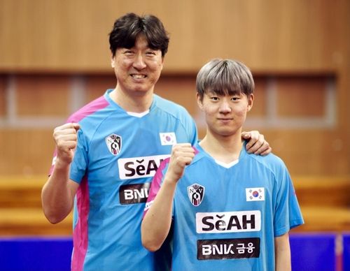 오상은 탁구 남자대표팀 감독(왼쪽)과 아들 오준성