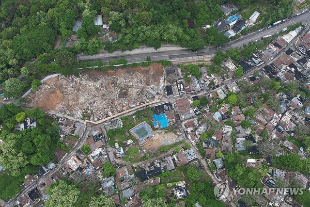 백사마을 철거 중