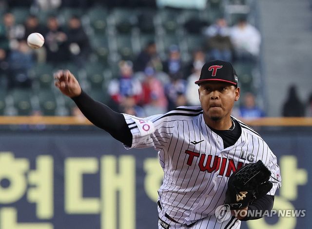 역투하는 에르난데스