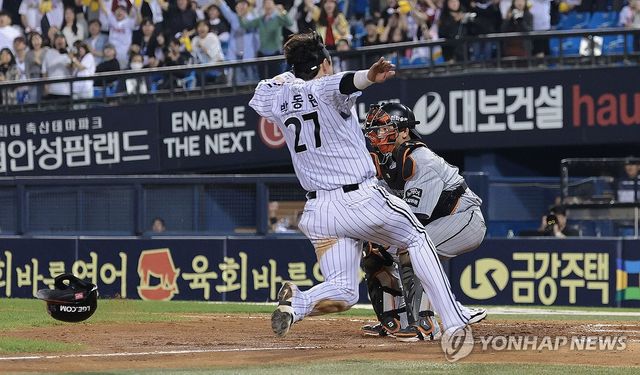 7회말 동점 만드는 LG