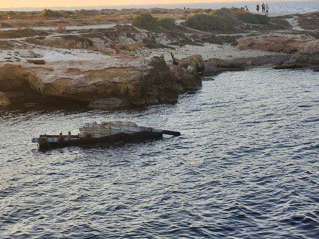 지중해에서 좌초한 카누