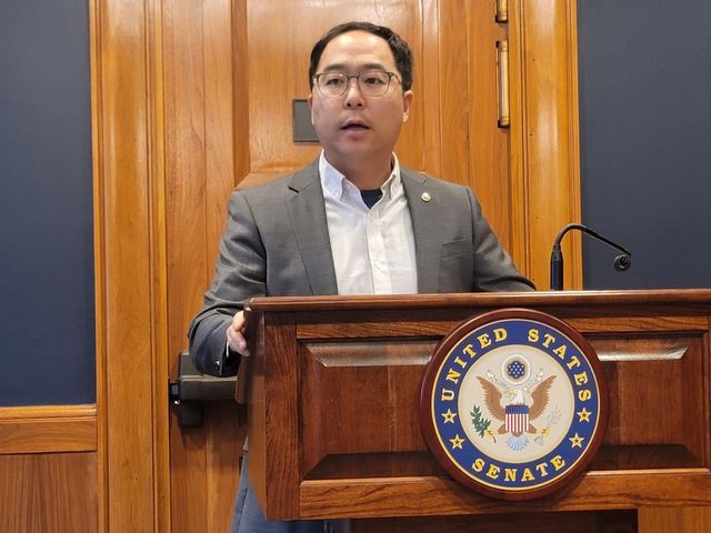 한국 언론과 간담회 하는 앤디 김 미 연방상원의원 