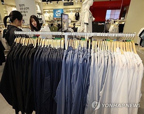 진열된 옷. 사진은 기사와 직업 관련이 없음. [연합뉴스 자료사진]