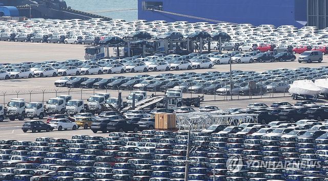 수출 대기 중인 자동차
