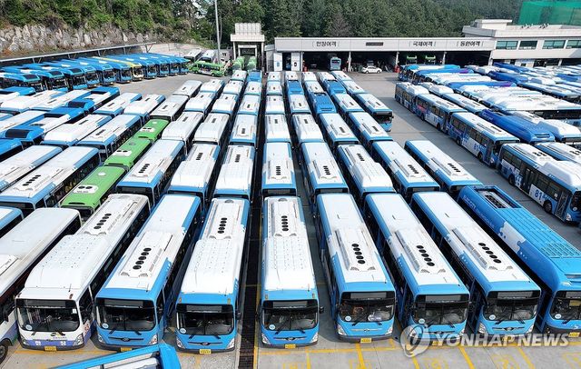 멈춰선 부산 시내버스