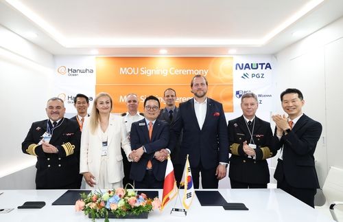 한화오션, 폴란드 조선소와 전략적 협력 MOU 체결 