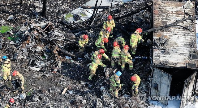 추락한 해군 초계기 탑승자 수색