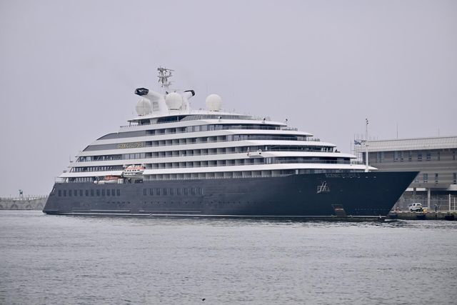 속초항에 입항하는 시닉 이클립스 Ⅱ