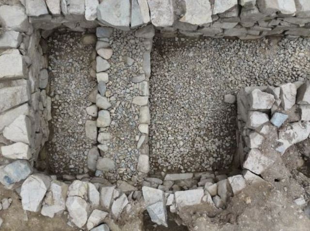 쪽샘지구 K91호 돌방무덤 1·2차 시신받침