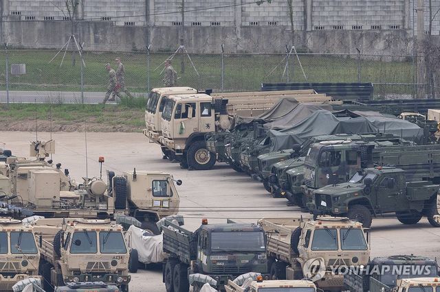 대기 중인 미군 차량