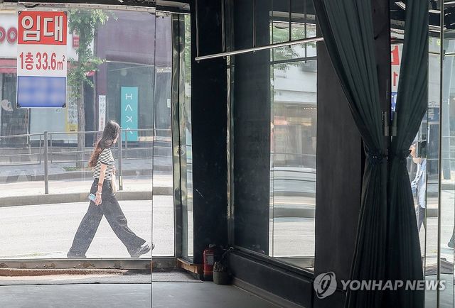 서비스업 중심으로 둔화된 민간 소비 심리