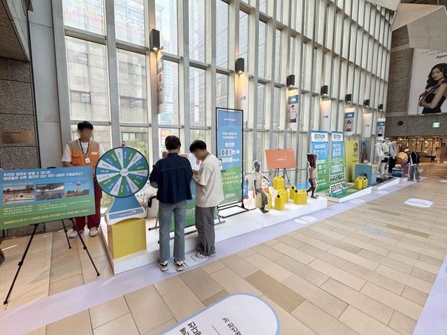 신세계百, 노스페이스와 함께 '착한 소비' 독려 행사