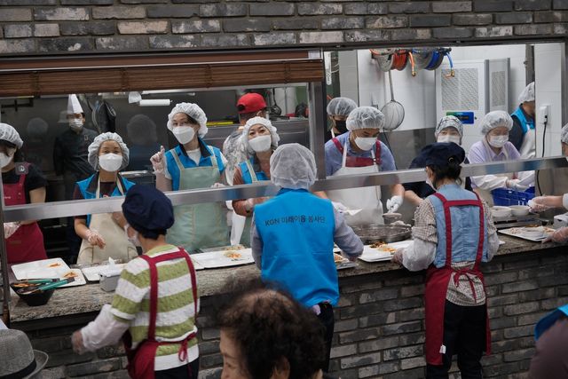 동포청·고려인글로벌네트워크, 서울 마포서 배식 봉사