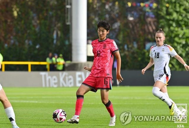 올해 콜롬비아에서 열린 FIFA U-20 여자 월드컵에서 활약한 김신지(6번)