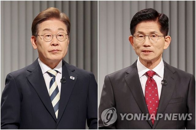 제21대 대선 2차 후보자 토론회 준비하는 이재명-김문수 후보