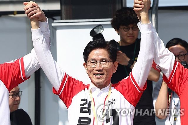 진주광미사거리에서 유세하는 김문수 후보