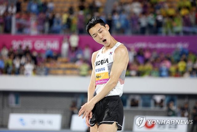 아쉬워하는 우상혁