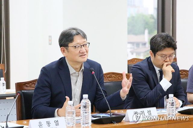 권기섭 경제사회노동위원회 위원장(왼쪽)