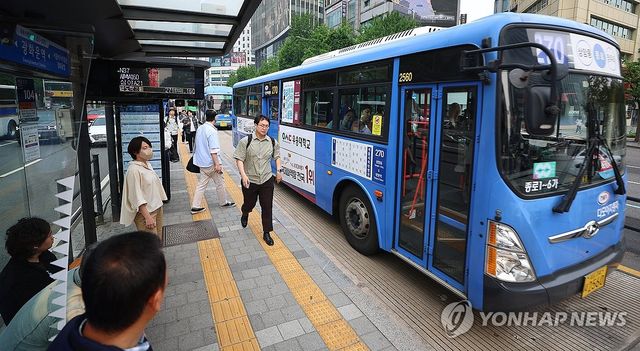 서울 시내버스 노조, 파업 유보…버스 정상운행