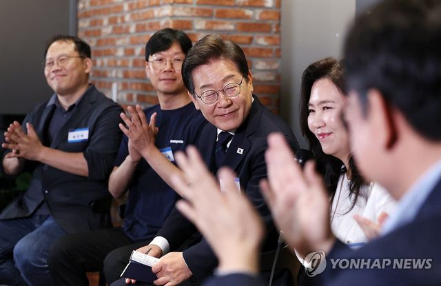 소셜ㆍ스타트업 대표와 대화하는 이재명 후보