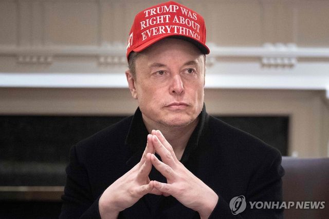 지난 3월 24일 백악관 각료회의 당시 굳은 표정의 일론 머스크