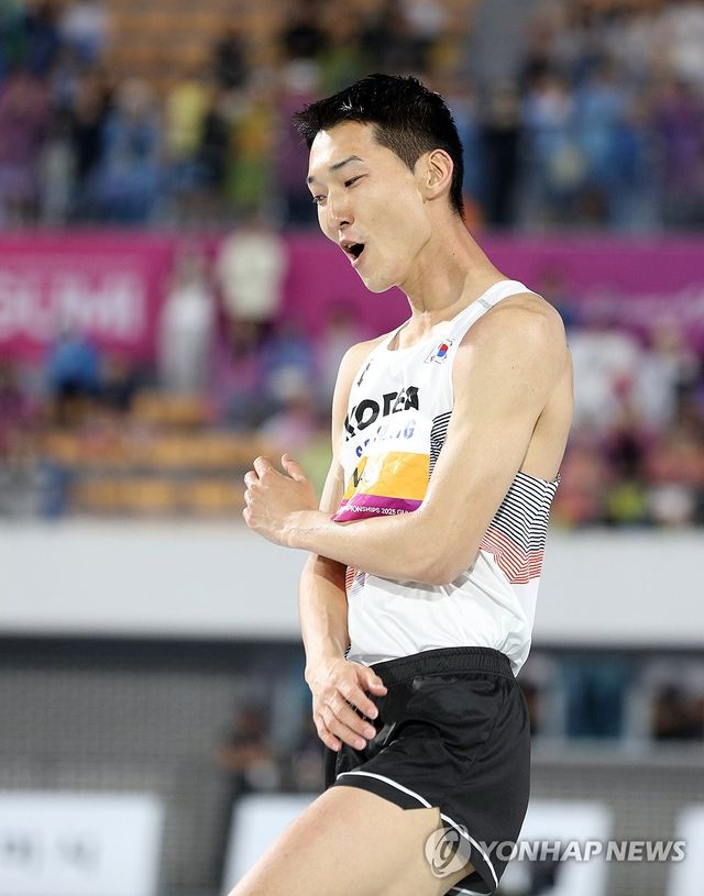 아쉬워하는 우상혁