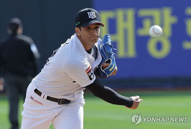 역투하는 쿠에바스