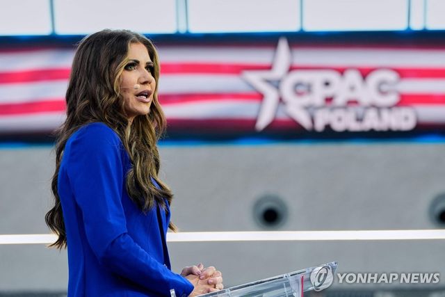 폴란드 보수정치행동회의(CPAC) 행사에서 연설하는 크리스티 놈 미국 국토안보장관 