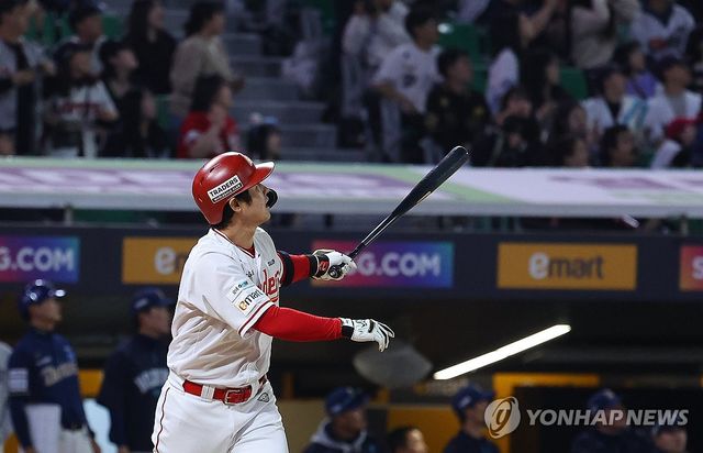 500홈런 대기록 달성한 SSG 최정