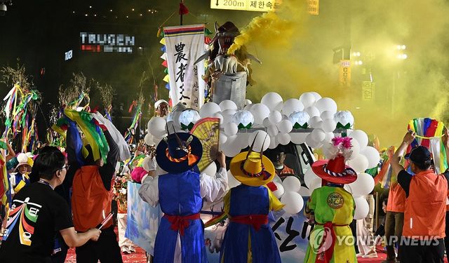 강릉이 들썩들썩…강릉단오제 신통대길 길놀이