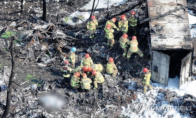 추락한 해군 초계기 탑승자 수색