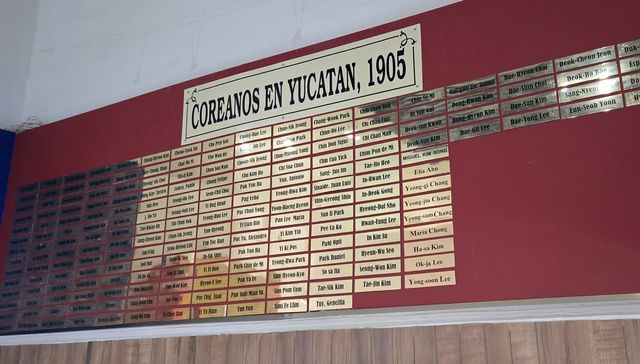 '유카탄의 한국인, 1905년' 명판