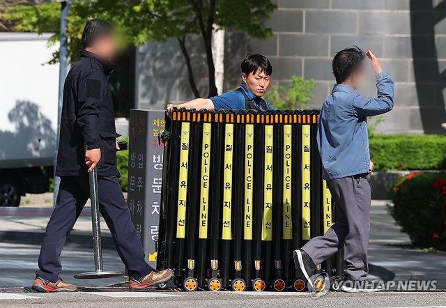 검찰, 건진법사 의혹 '윤 전 대통령 부부 사저' 아크로비스타 압수수색 종료