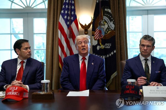 왼쪽부터 미국 루비오 국무장관, 트럼프 대통령, 헤그세스 국방장관 