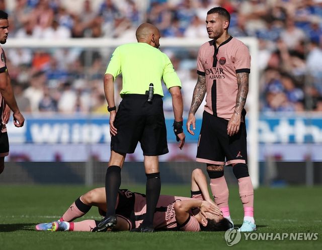 부상으로 쓰러진 이강인