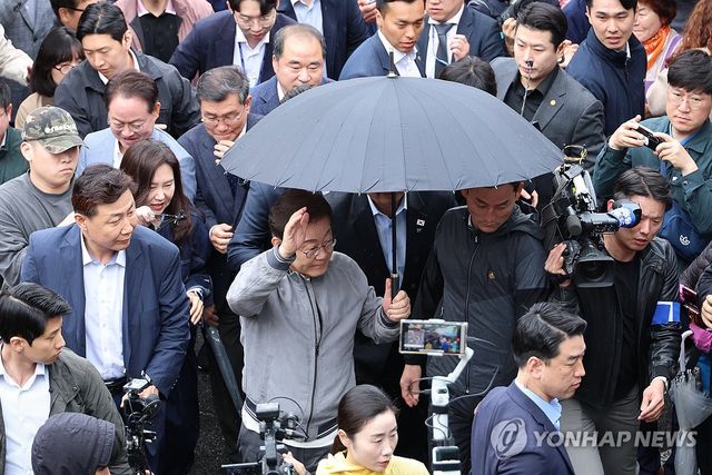 이재명 후보, 잇따르는 피습 제보에 경호 강화