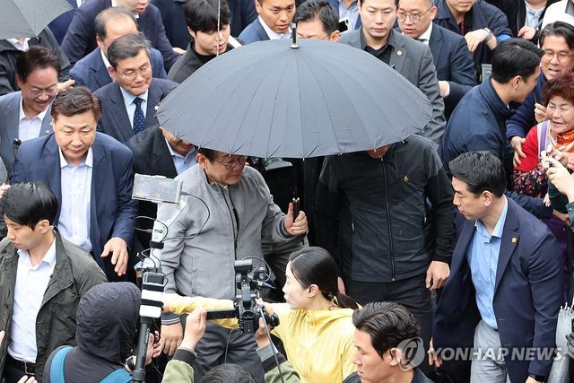 이재명 후보, 잇따르는 피습 제보에 경호 강화